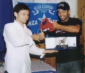 Nel 2004 Gabriele Guastella premia il cileno Jorge Vargas