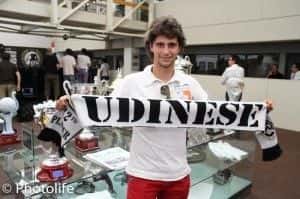 Fabbrini il giorno della presentazione con la sciarpa dell'Udinese