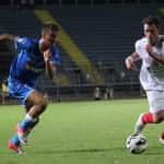 Mercato Azzurro | Due giovani con la valigia in mano