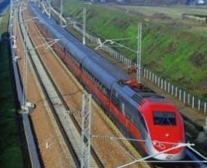 Un "Frecciarossa" in piena corsa sulla direttissima