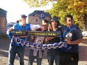 Mirko con i tifosi del Saarbrucken, nel dopopartita