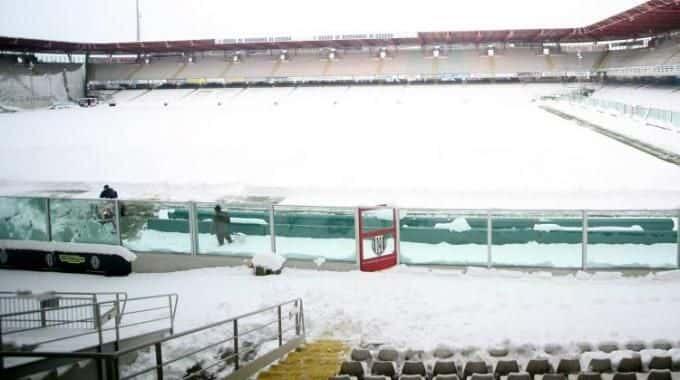 Il Dino Manuzzi di Cesena inagibile per neve nel febbraio 2012 Il Dino Manuzzi di Cesena inagibile per neve nel febbraio 2012