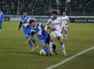 Saponara contrastato da Zambelli Brescia-Empoli 0-3