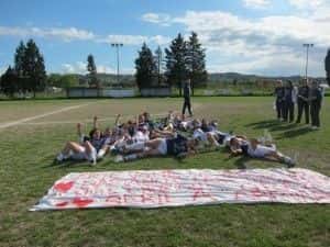 Le giocatrici della Scalese festeggiano la promozione in Serie A