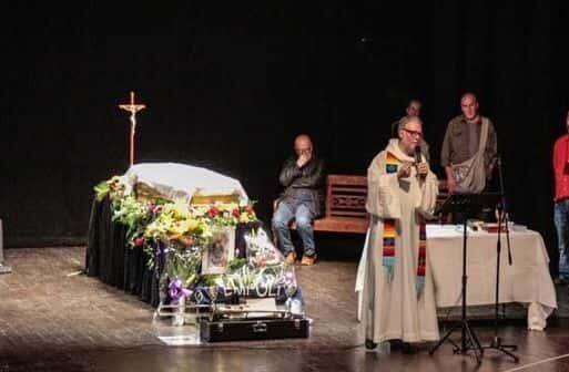 Il saluto a carlo Monni (Foto Ansa) Il saluto a carlo Monni (Foto Ansa)