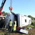 Tragedia sulla A21, si ribalta pullman di tifosi del Brescia: un morto