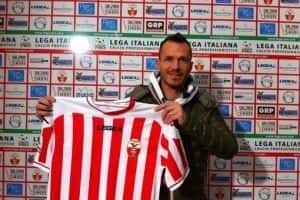 Camillucci alla presentazione con la maglia del Cuneo