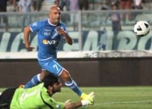 Massimo Maccarone in azione con la maglia dell'Empoli