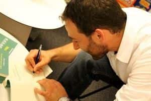 Marco Bigazzi firma le prime copie vendute Marco Bigazzi firma le prime copie vendute