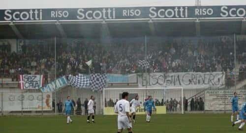 Pavia Novara tifo sugli spalti