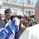 Consegnata la maglia azzurra al Santo Padre