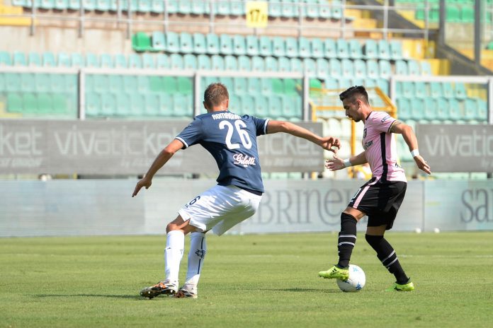 Il Pallone Di Una Mongolfiera Viene Riempito Con 1 0