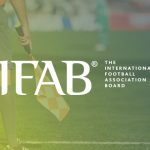 Da oggi le nuove regole: come cambia il gioco, dai cartellini al fallo di mano