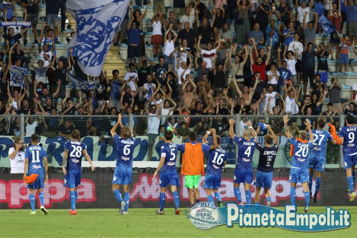 IMG_2223 pescara squadra saluto