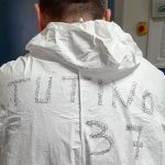 “Tutino 37” sulla tuta protettiva di un medico di Cosenza